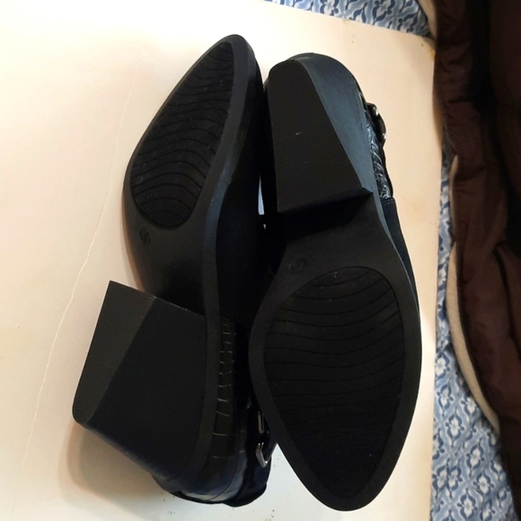 Michael Shannon Black Ankle Booties with Buckle Detail 7.5 - Picture 9 of 9